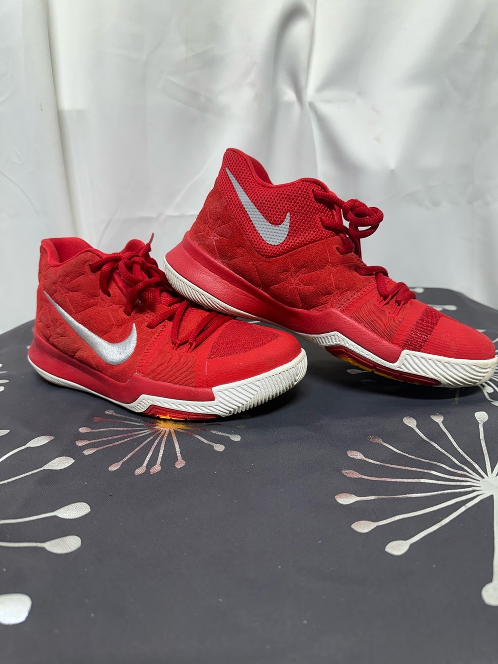 Nike Kyrie 3 Basketball Shoes Red Suede University-Used Cond